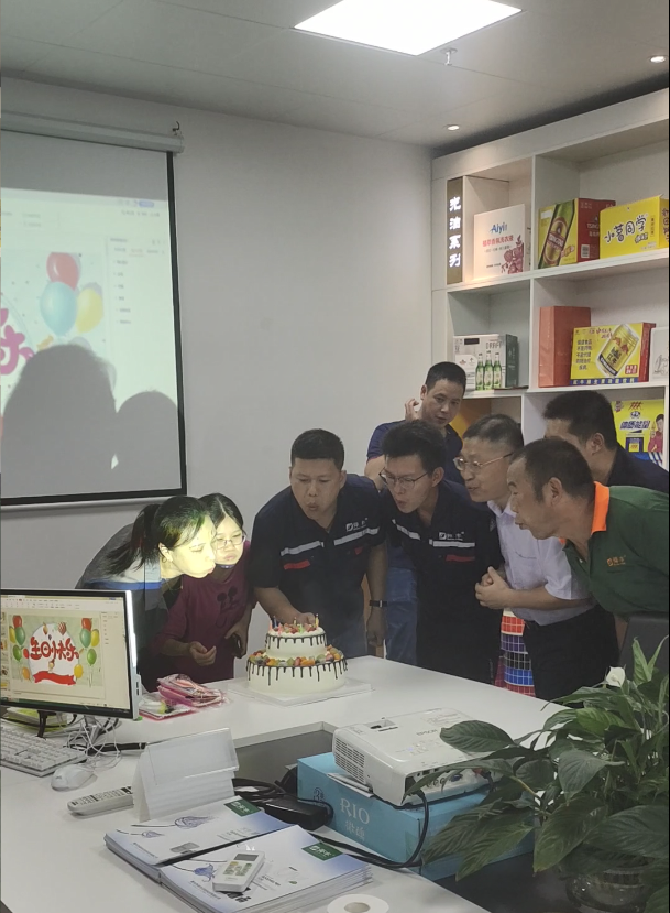 舜豐油墨公司第二季度生日會